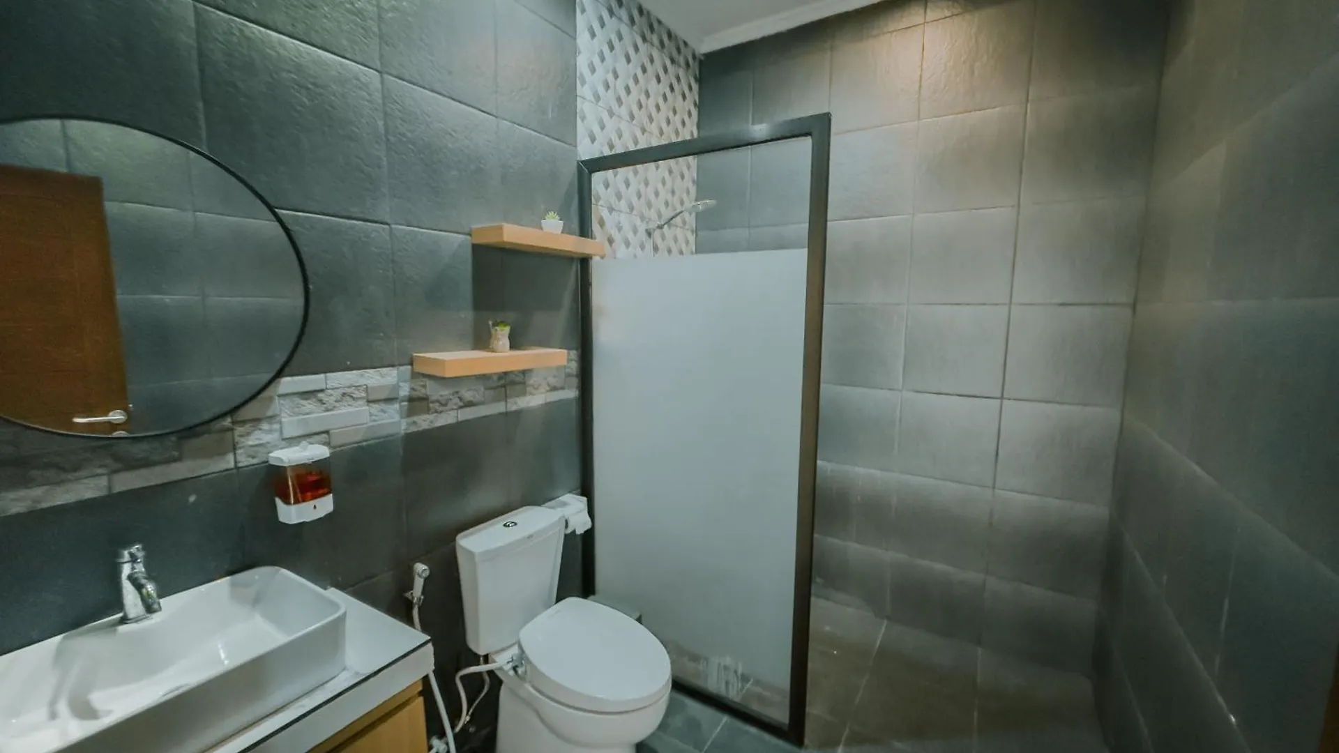 Guest house Pachira Living Legian - Monthly Rate Available Hotel